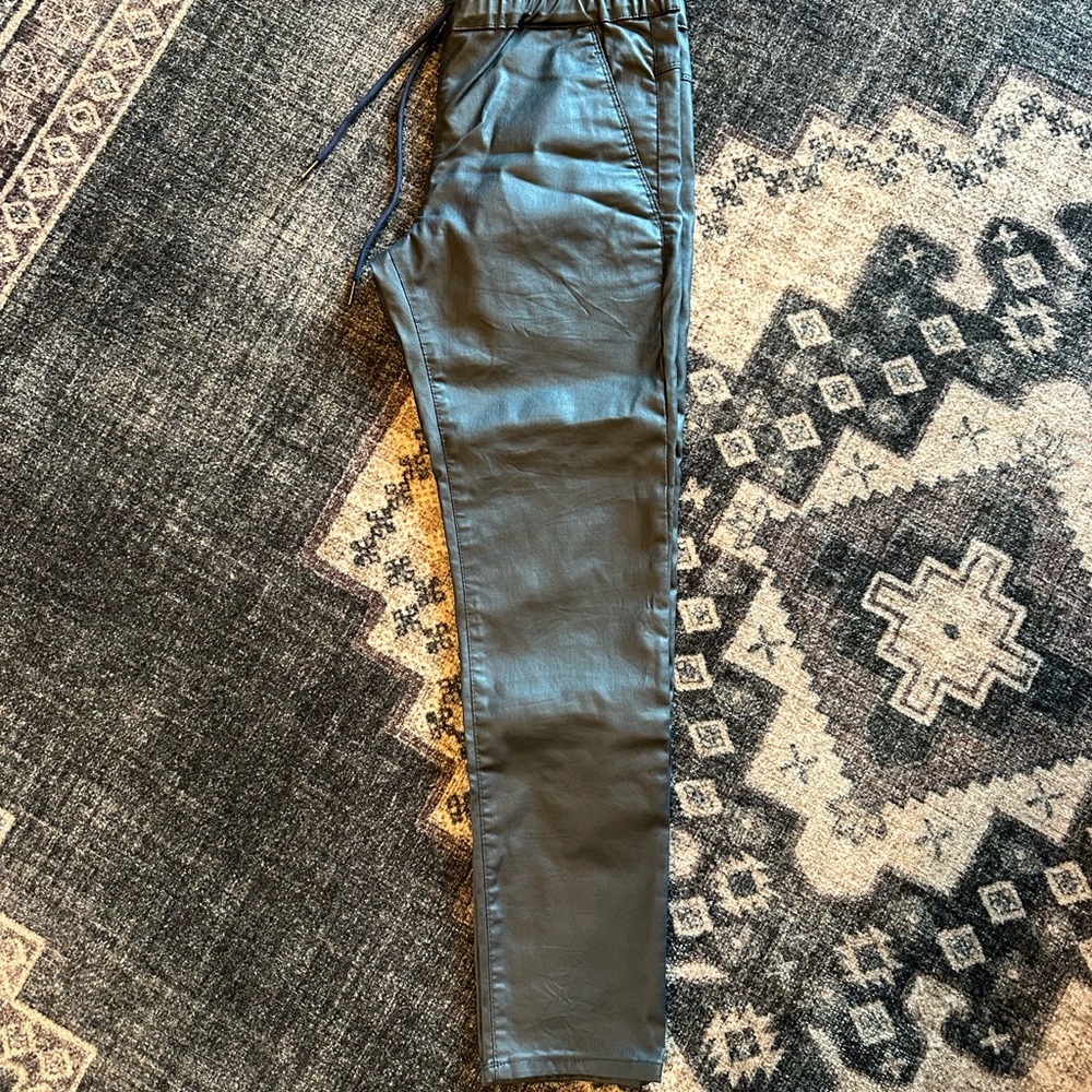 BEVY FLOG Gray Track Pants & Joggers with Comfortable Fit and Stylish Design